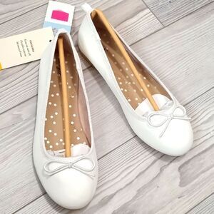 (41-3837)  Cat & Jack Shoes Sz 4